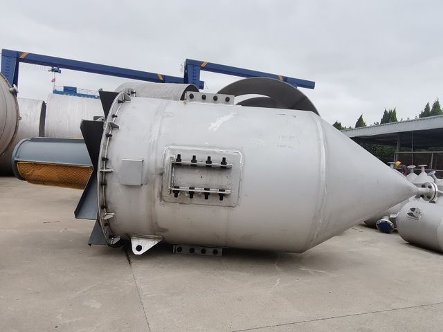 Thick-Walled Stainless Steel Pressure Vessel for Chemical Manufacturing