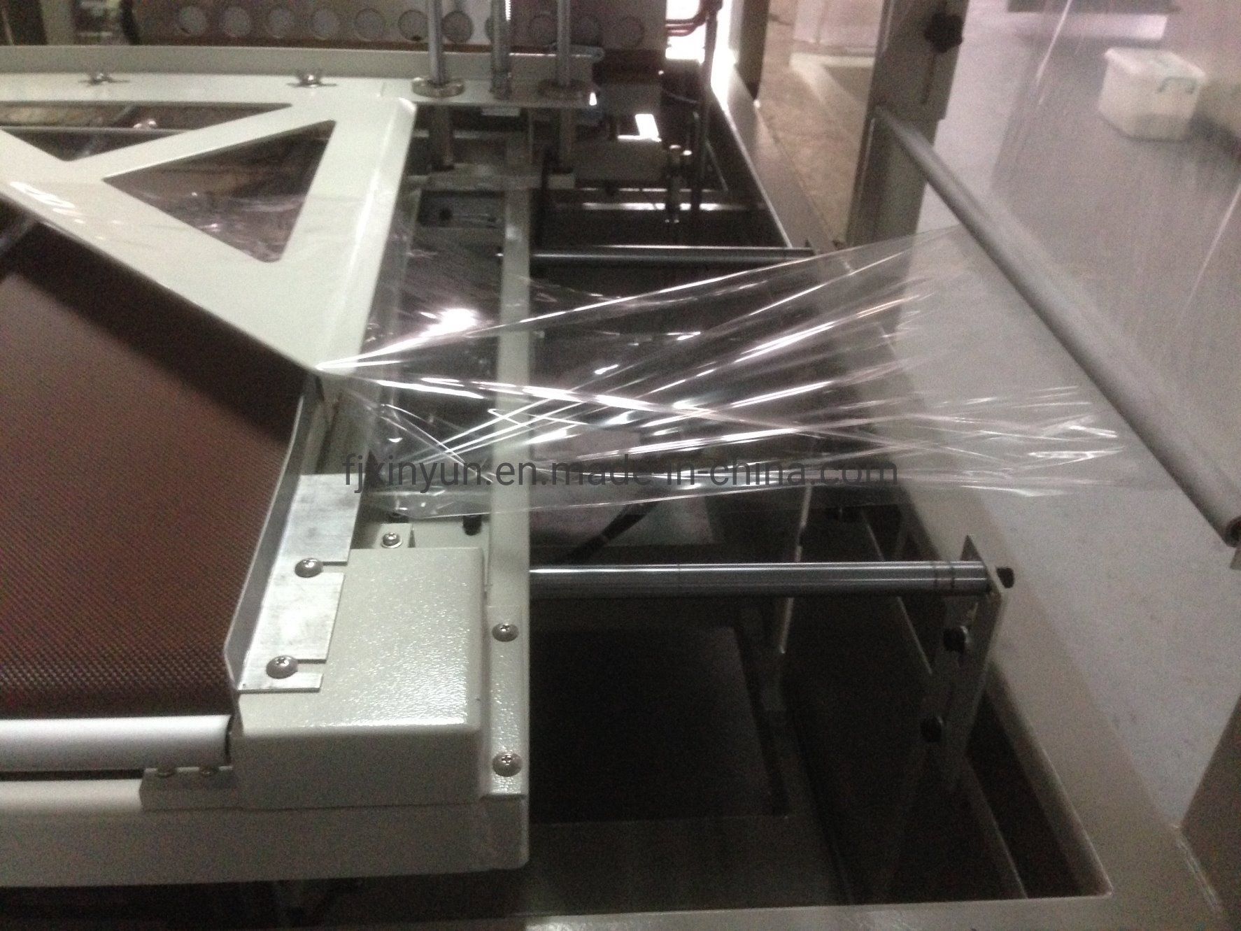 High-Speed High-Quality Bobbin Paper Shrink Packing Machine