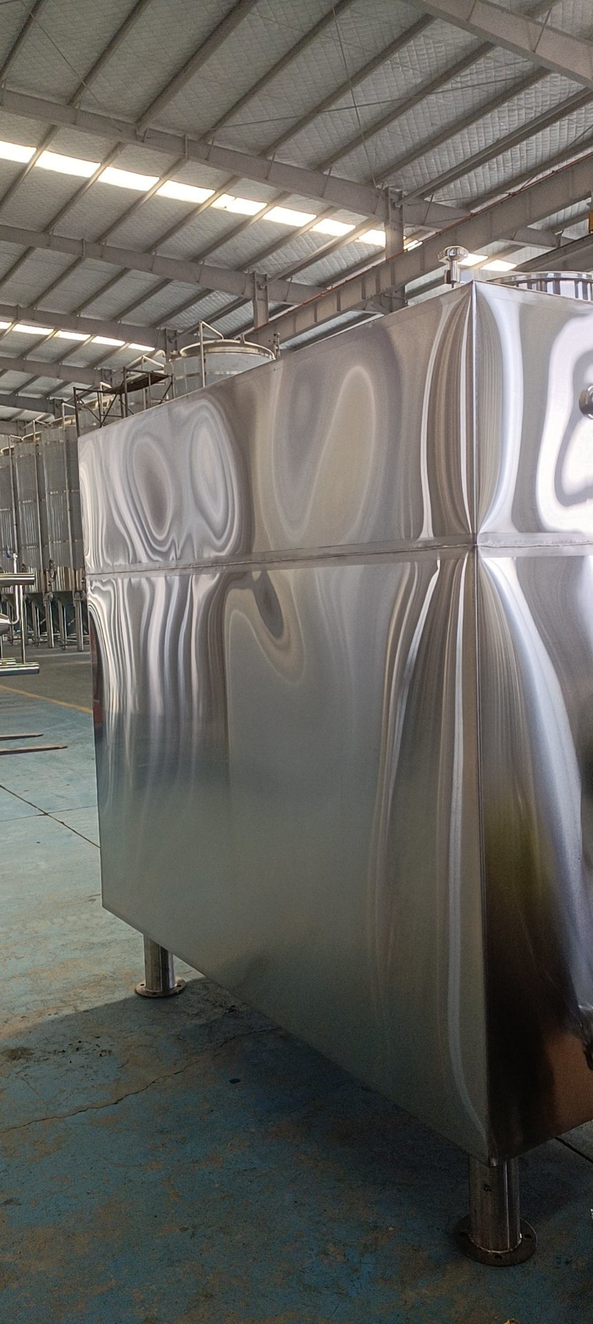 Customized 2t Stainless Steel SUS 304 Hot Water Tank Cube Vessels