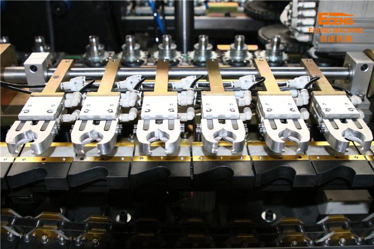 Q9000 Pet Bottle Blow Molding Machine Manufactured in China