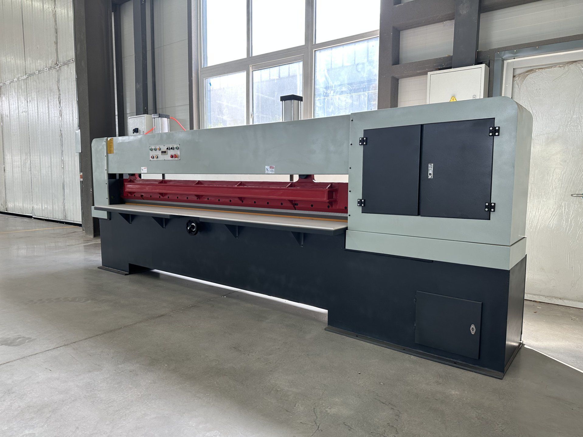 Custom Premium Pneumatic Wood Cutting Saw Machine with CE Certification